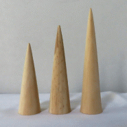 Présentoirs cônes pour bague en bois Ø2,5 cm x H 8, 10 et 12 cm