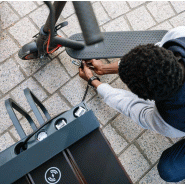 Banc connecté Steora CYCLO station d'entretien micro-mobilité