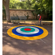 Marelle cible thermocollé composé de 5 cases, parfait pour aménager une aire de jeux pour enfants - 4000 mm x 4000 mm Marelle cible thermocollé composé de 5 cases, parfait pour aménager une aire de jeux pour enfants - 4000 mm x 4000 mm