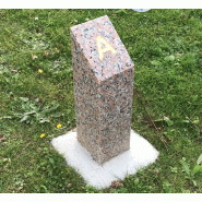 Bornes Signalétiques pour Cimetière en Granit - Éléments pratiques et symboliques Bornes Signalétiques pour Cimetière en Granit - Éléments pratiques et symboliques
