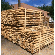 Piquet de clôture en bois - châtaignier ou acacia - bord appointé et chanfreiné - fabrication sur mesure Piquet de clôture en bois - châtaignier ou acacia - bord appointé et chanfreiné - fabrication sur mesure