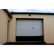 Porte sectionnelle industrielle sur mesure adaptée aux ouverture de votre garage, atelier ou hangar