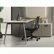 Bureau de direction avec rangements intégrés Bureau de direction avec rangements intégrés