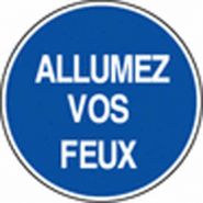 Panneau de signalisation - allumez vos feux