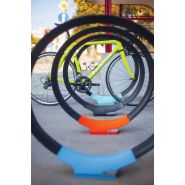 Arceau urbain Gomez - mmcité 1 a.S. - acier galvanisé, enveloppe caoutchouc - hauteur 845 mm_1