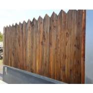 Palissade en bois vertical conçue pour les professionnels du bâtiment, des travaux publics, des collectivités