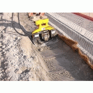 Plaque vibrante pour pelle