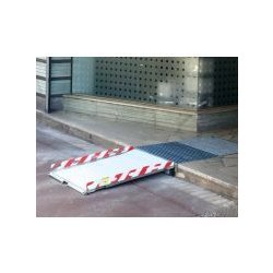 Urbaccede - Rampe de trottoir escamotable Handinorme - Longueur dépliée : 900 mm - Franchissement jusqu'à 3 marches