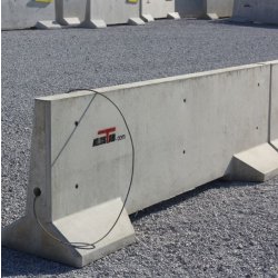 Système de barrières de sécurité  et de glissières en béton armé  - DBA béton