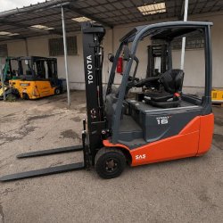 Chariot élévateur électrique Toyota 8FBE16T triplex 4500 mm