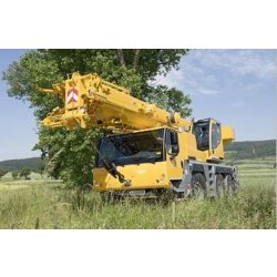 Grue automotrice Liebherr LTM 1050-3.1 - capacité 50 tonnes - flèche télescopique 38 m - 3 essieux