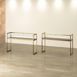 Vitrine plate noire STM150T-N - L 150 P 45 H 95 cm - Verre trempé, éclairage LED, structure métallique