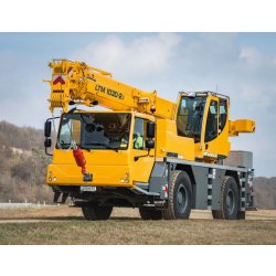 Grue automotrice LTM 1030-2.1 - Liebherr - capacité de charge max 35 t - flèche télescopique 9,20 m à 30,00 m - moteur Mercedes-Benz