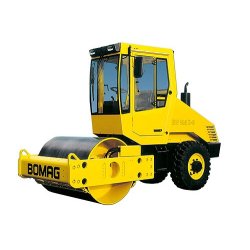 Rouleau compresseur VM1 - 5,5T - Largeur de compactage 1 426 mm - Poids max. 5 000 kg - Système de direction articulé oscillé
