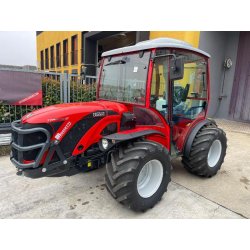 Antonio Carraro TTR 8700 R - Tracteur réversible compact 75 ch avec bull-bar avant et cabine climatisée
