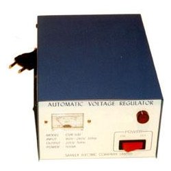 Régulateurs de tension secteur automatique - fusibles réarmables - protection contre courts-circuits et surcharges - sortie 220V à +/-5%