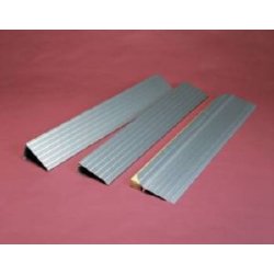 Rampe de seuil modulaire - longueur 43,2cm maxi - largeur 86,4cm - hauteur 7,6cm - poids maximum 272kg