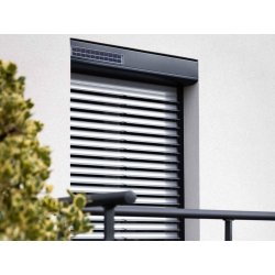 Volet roulant solaire Bubendorff à lames orientables - Verrous automatiques anti-relevage - Design durable et innovant