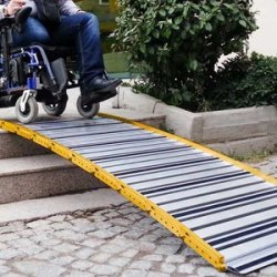 Rampe d'accès aluminium pliante - largeur 80 cm ou 90 cm, longueur 200 cm, avec bordure chasse-roue - charge 350 kg