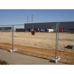 Barrière de chantier mobile grillagée - modèle Rempart - 4 tubes - 3.50 m x H 2 m - galvanisée avec plots béton et collier 02-CGPB-1