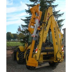 Taille-haie hydraulique sur tractopelle Kirogn - montage sur bras de pelle New Holland avec orientation hydraulique