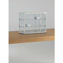 Vitrine à poser 6-5PVA - Compacte et élégante avec 2 tablettes amovibles et serrure