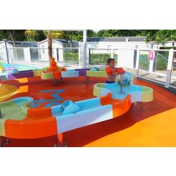 Pataugeoire : table à eau sur mesure