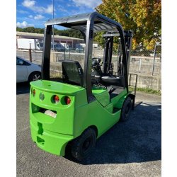 2 x Chariots élévateurs diesel CESAB d'occasion M315 D - 4 roues - 1500 kg - Mat triplex 4000 mm