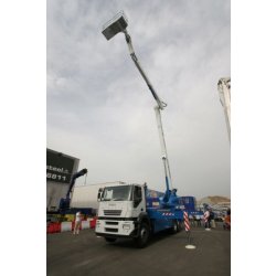 Eagle Phoenix 5031 Camion Nacelle - Oil & Steel France - Hauteur de travail 50,7 m (120 kg) - Bras télescopique et innovations techniques