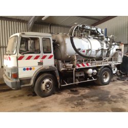 Hydrocureur iveco 135-17