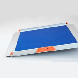 Rampe d'accès non pliable premium - 4 modèles de 61 à 150 cm - Revêtement antidérapant - Capacité 300 kg