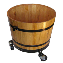 D65 - Bac à fleurs en châtaignier du Périgord sur roulettes - 110 litres - Vernis marine et cerclage galvanisé