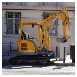 Mini-pelle à chenilles compacte 3 à 3,8 T - Profondeur de fouille 3015 mm - Idéale pour travaux de terrassement et disponible en location