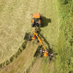 Ra2071t vario - Andaineur double rotor compact Kubota - largeur de travail jusqu'à 7,10 m
