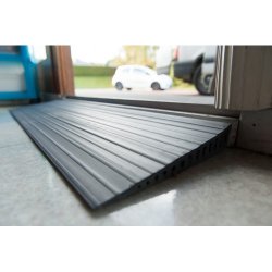 Mini rampe en caoutchouc - pour seuils, portes-fenêtres et douches de plain-pied