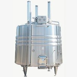 Cuves inox - garde vin avec passerelles inox et tuyauteries