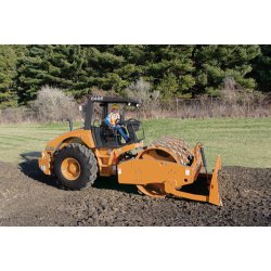 Rouleau compresseur CASE SV212 - Moteur de 148 hp et 110 kW, poids de fonctionnement 25,386 lb