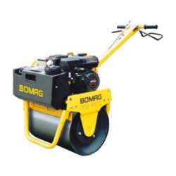 Rouleau compresseur BW 55 E Bomag - monocylindre à guidage manuel - 2.2 Kw Honda - 560 mm de largeur de travail