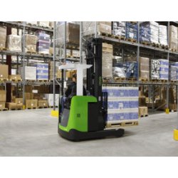 R100 - Chariot à mât rétractable CESAB avec design ergonomique et haute manœuvrabilité