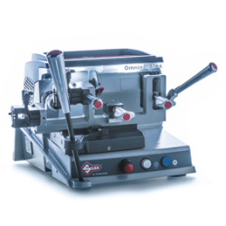 Machine professionnelle à reproduire les clés à gorges et double panneton -  Omnia W-Max