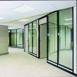 Cloisons amovibles - aluminium, acoustiques, démontables pour bureaux, ateliers et habitations