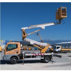 Camion nacelle articulée, hauteur de travail 17 m utilisé pour la pose d'enseignes, élagage, pose de décorations de noël et autres - MULTITEL MX170 - disponible en location