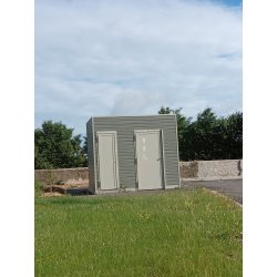 Module sanitaire avec lave-mains et lavage sol automatiques - Dimensions 3,05m x 2,45m - Dalle béton carrelée