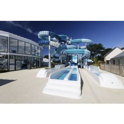 Toboggan aquatique - compact 80x multislide 15x et aquatube 92 avec effets lumineux - Polin Waterparks