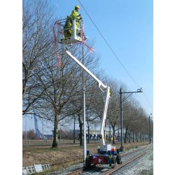 Nacelle élévatrice rail-route autotractée ST120 - très légère, hydro-électrique, hauteur max 12m