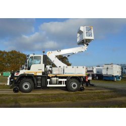 Nacelle rail route pour la maintenance caténaire et le remorquage de rames sur réseau tramway - UNIMOG Mercedes-Benz
