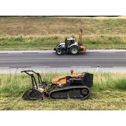 Robot debroussailleur à chenilles - équipé d'un broyeur forestier - Pour forte pente ou accès difficile