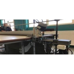 Table avec système de coupe en bout