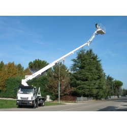 Nacelle élévatrice sur porteur - 220 TJ - Hauteur de travail 22m - Déport 14m