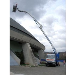 Eagle Phoenix 3824 camion nacelle - Oil & Steel France - 38 m de hauteur, 24 m de déport (120 kg)